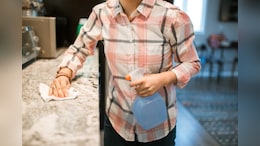 Man Pays Homemaker Wife Monthly 'Salary' For Running Their Home, Reddit Debates The Idea