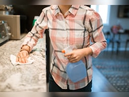 Man Pays Homemaker Wife Monthly 'Salary' For Running Their Home, Reddit Debates The Idea