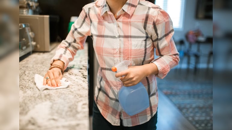 Man Pays Homemaker Wife Monthly 'Salary' For Running Their Home, Reddit Debates The Idea