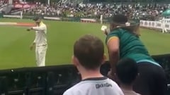 SA Fan Offers Sandpaper To Nathan Lyon. Here's How Aus Star Reacts - Viral