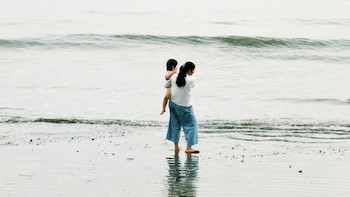 30% Pay Hike Or Bedtime With Toddler? Parent's Career Dilemma Sparks Debate On Reddit