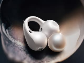 OnePlus ने लॉन्च किए अपने पहले ओपन-ईयर क्लिप-ऑन ईयरबड्स Buds Clip, मिलेगा Dynaudio साउंड