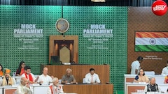 दिल्ली के कन्वेंशन सेंटर में हुई 'मॉक संसद', राजनेताओं के किरदार में की तीखी बहस, जमकर चले आरोप-प्रत्यारोप
