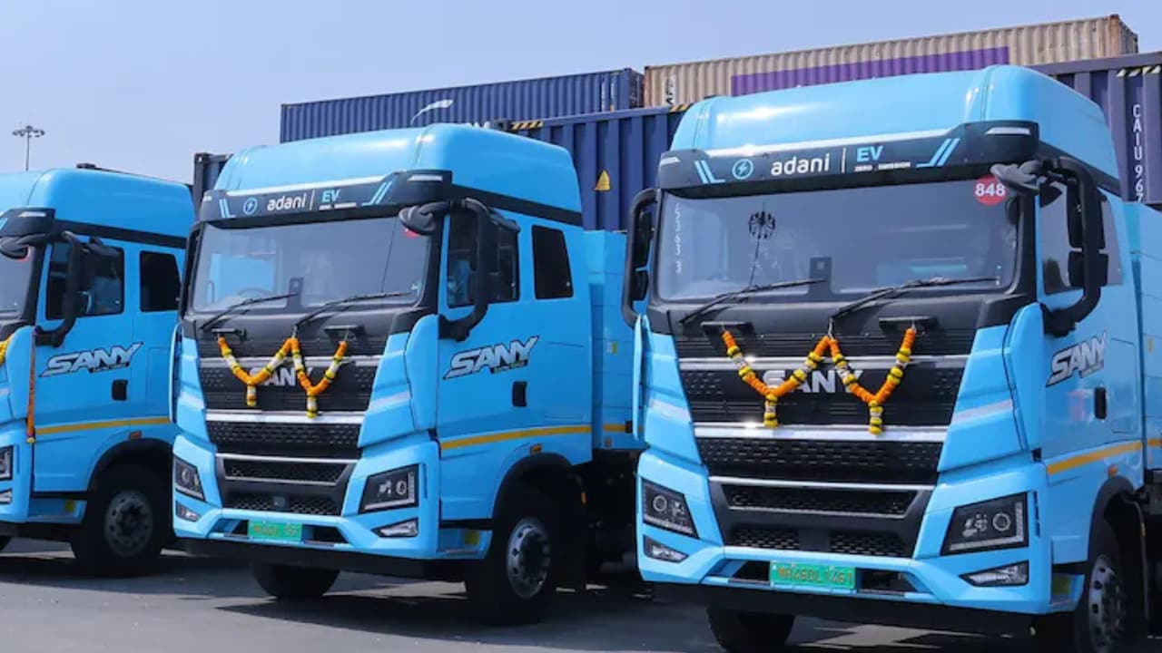 अब डीजल नहीं, बिजली से दौड़ेंगे कंटेनर! Adani और CMA CGM ने शुरू किया भारत का पहला 'ग्रीन लॉजिस्टिक्स' मिशन