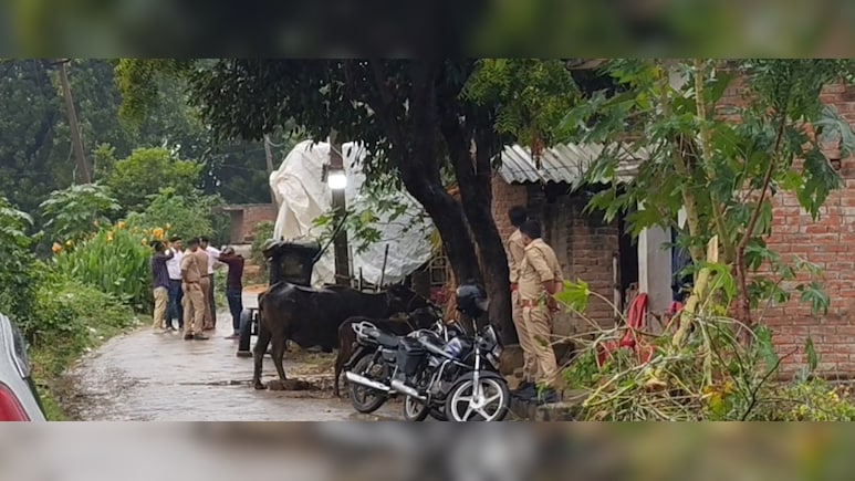 प्रयागराज में &lsquo;काला खजाना&rsquo; किसका ? अब 10 करोड़ तक पहुंचा आंकड़ा, IT विभाग ने खोजी कुत्तों को लगाया