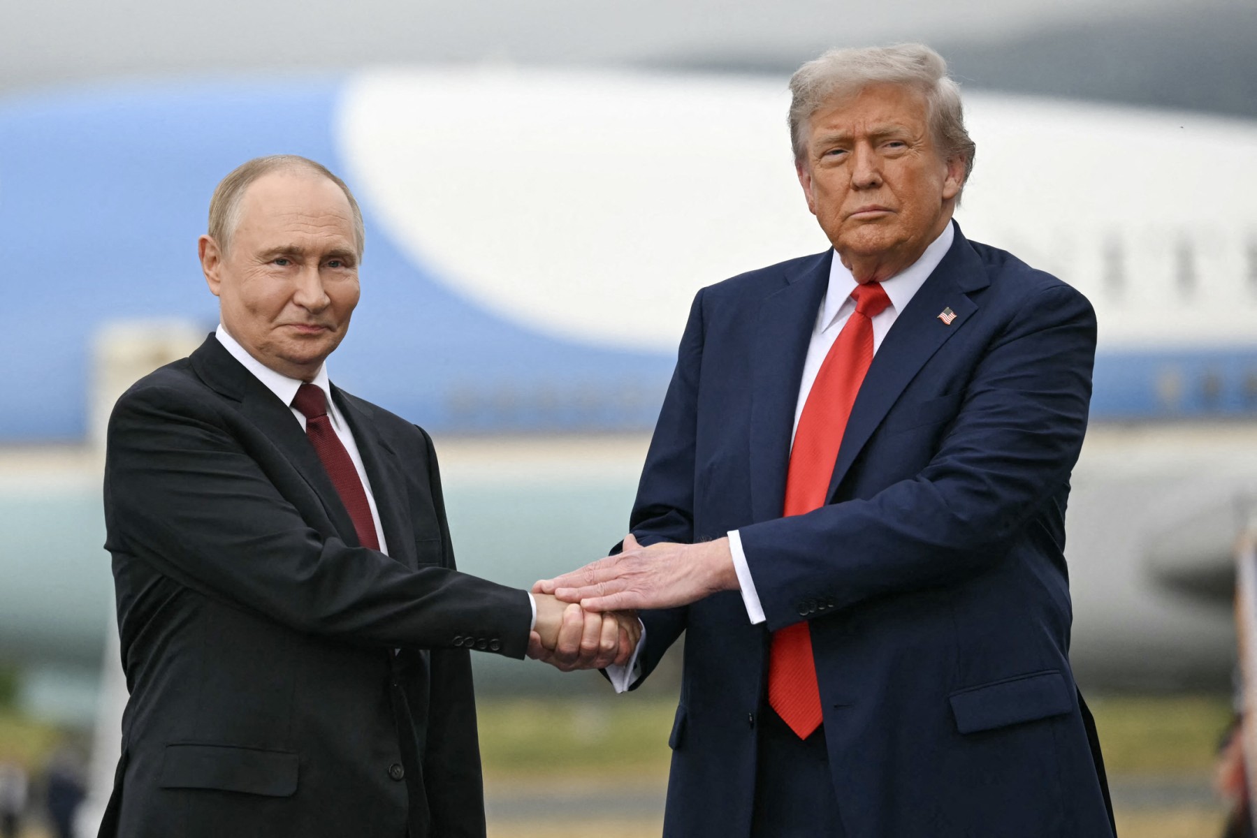 Trump Eyes Oil Deals With Putin To End Ukraine War: Report