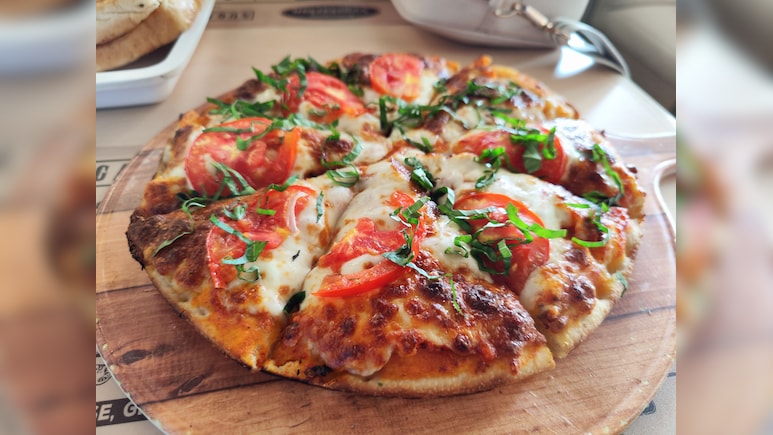 Maharashtra FDA Crackdown: Domino's Outlets, College Canteen, Hospital Kitchen Face Licence Suspensions