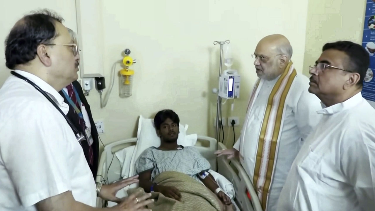 Kolkata Stampede Probe Widens: Amit Shah Meets Victims, 7 Arrested So Far