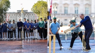 Prince William Plays Cricket With Sourav Ganguly, Brian Lara, James Anderson In Front Of Buckingham Palace. Video
