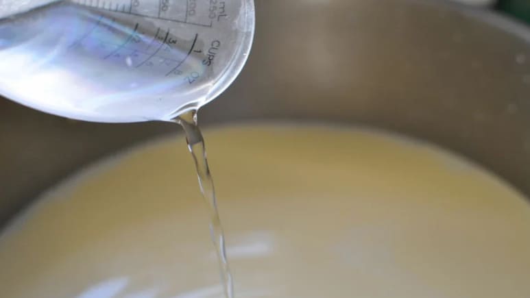 डिटर्जेंट और जहरीले केमिकल से बन रहा था दूध,महाराष्ट्र में FDA का एक्शन, लाखों लीटर सिंथेटिक दूध नष्ट