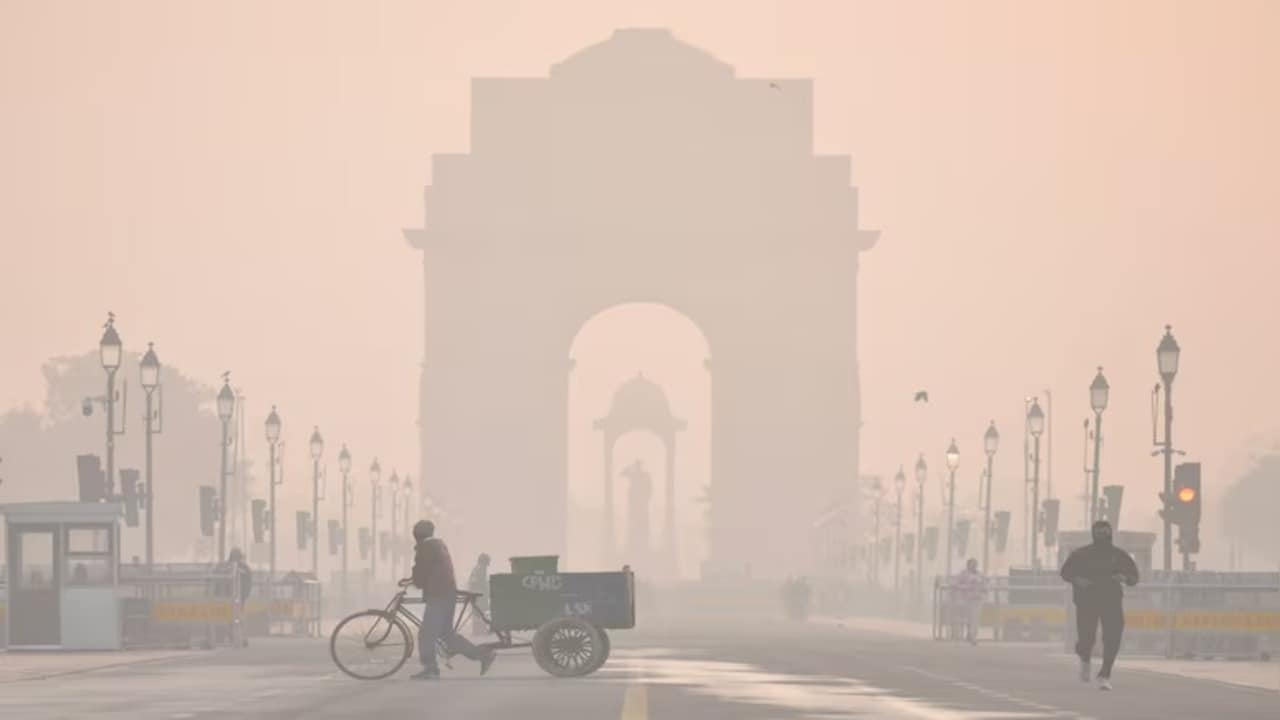 Delhi AQI Nears 200; Major Indian Metros Report Moderate Air Quality