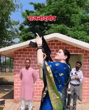 लेडी सिंघम का धांसू अंदाज! साड़ी पहनकर IPS अंकिता शर्मा ने चलाई AK-47, वायरल हुआ धमाकेदार वीडियो
