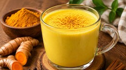 सोने से पहले हल्दी वाला दूध पीने के फायदे क्या हैं?