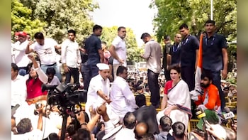 SIR Showdown: Rahul Gandhi, Priyanka, Akhilesh Among Leaders Detained During Protest Against Gyanesh Kumar