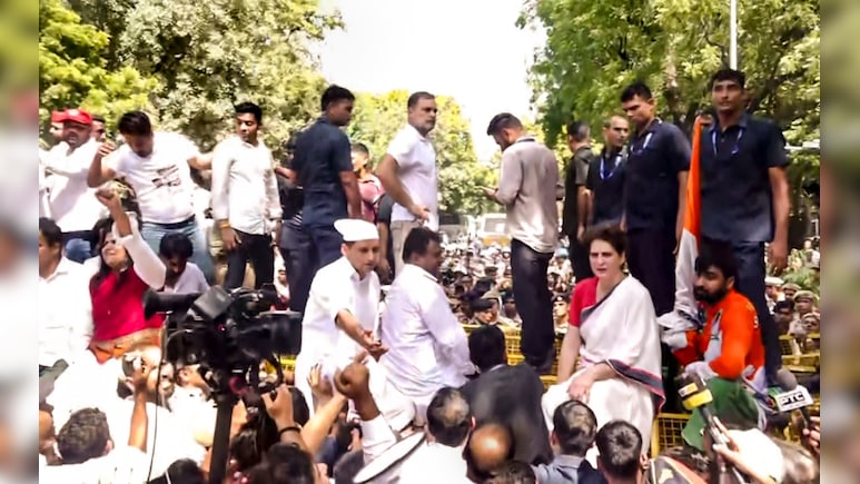 SIR Showdown: Rahul Gandhi, Priyanka, Akhilesh Among Leaders Detained During Protest Against Gyanesh Kumar