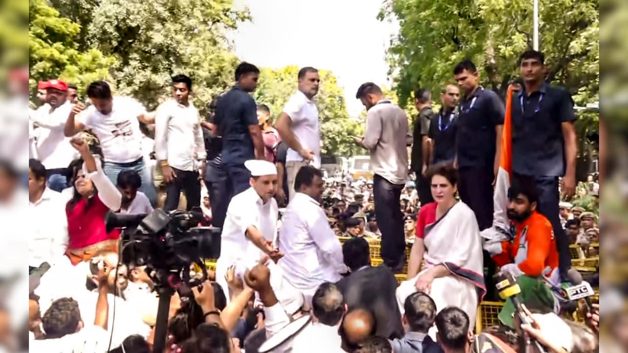 SIR Showdown: Rahul Gandhi, Priyanka, Akhilesh Among Leaders Detained During Protest Against Gyanesh Kumar