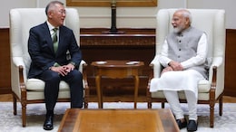 Hyundai Motor Group Executive Chair Meets Prime Minister Modi, Announces USD 15.5 Billion Investment