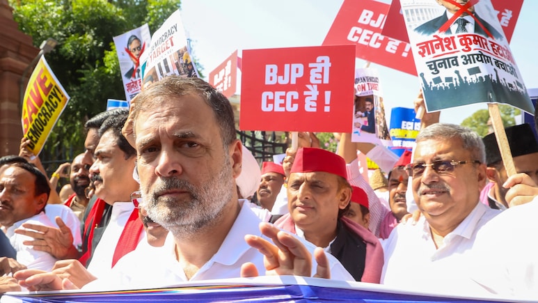 INDIA गठबंधन ने आज क्यों बदली प्रदर्शन की रणनीति? 'मार्च फॉर डेमोक्रेसी' की इनसाइड स्टोरी