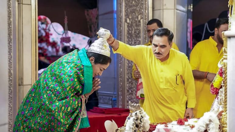 झंडेवालान मंदिर में दिल्ली सीएम रेखा गुप्ता ने की पूजा, किसके लिए मांग ली सद्बुद्धि?