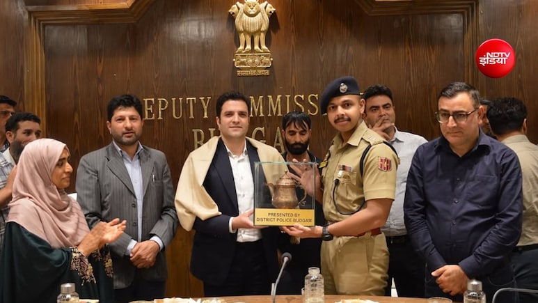 IAS अतहर आमिर खान की विदाई पर छलके जज्बात, UPSC टॉपर से न्&zwj;यू ज्&zwj;वान&zwj;िंग तक की कहानी