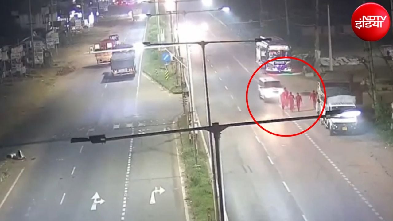 आंध्र प्रदेश में दिल दहला देने वाला हादसा, चाय पीने उतरे भवानी भक्त, अचानक काल बनकर आई बेकाबू स्कॉर्पियो!