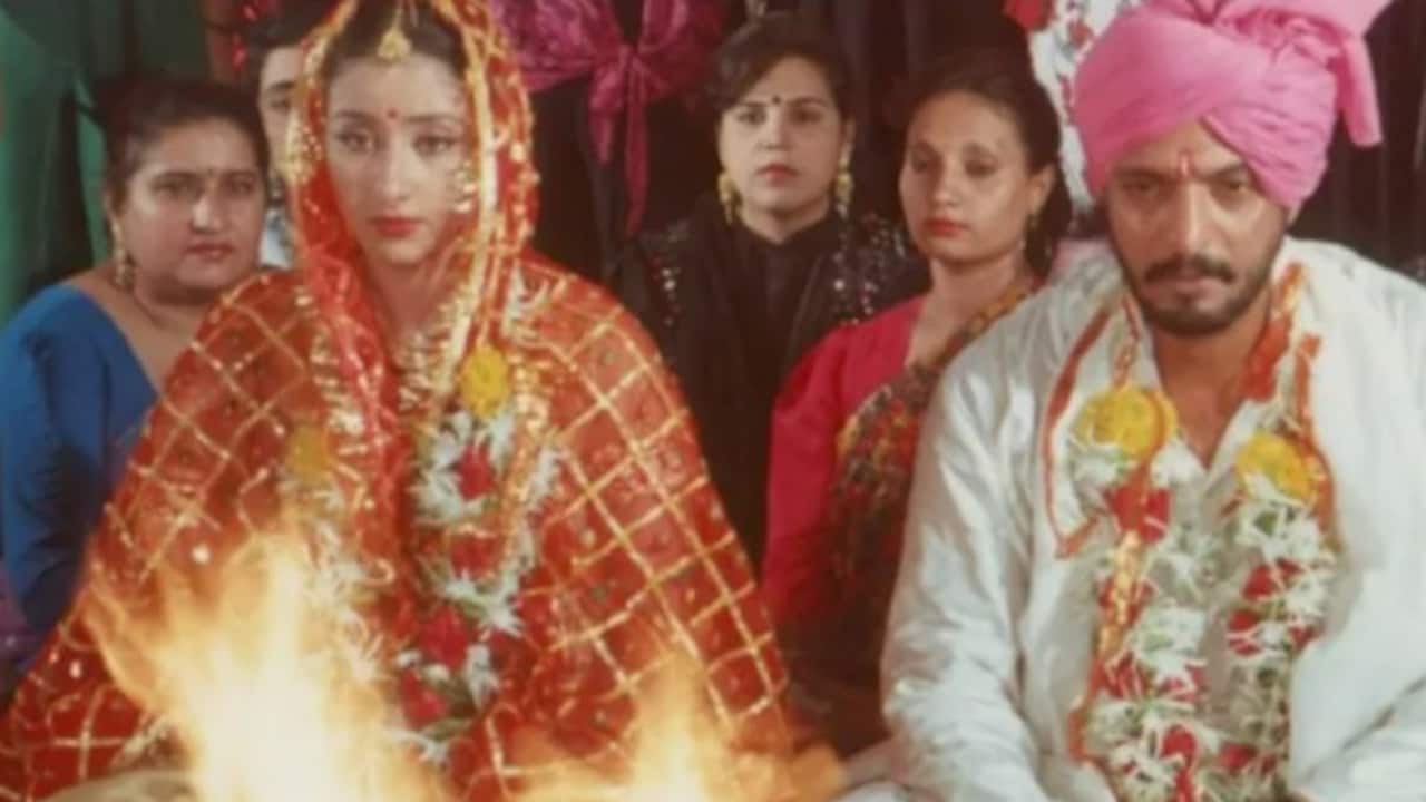 कौन हैं नाना पाटेकर की पत्नी निलाकांति पाटेकर, एक बैंक अधिकारी और एक्ट्रेस, विक्की-रश्मिका की फिल्म छावा में आई थी नजर