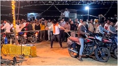 VIDEO: गले में रस्सी ​​बांधकर 8 बाइक खींच रहा शख्स अचानक हुआ बेहोश, लोग लेफ्ट-राइट खींचते रहे