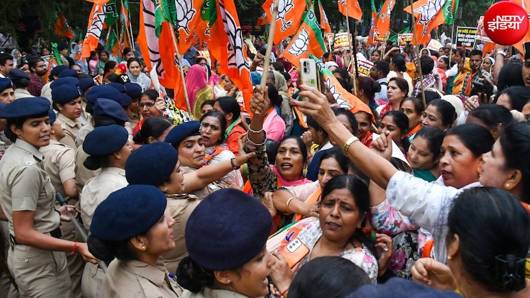 दिल्ली में मार्च बनाम मार्च...अब बीजेपी का कांग्रेस हेडक्वॉर्टर तक प्रदर्शन, राहुल से मांगा जवाब