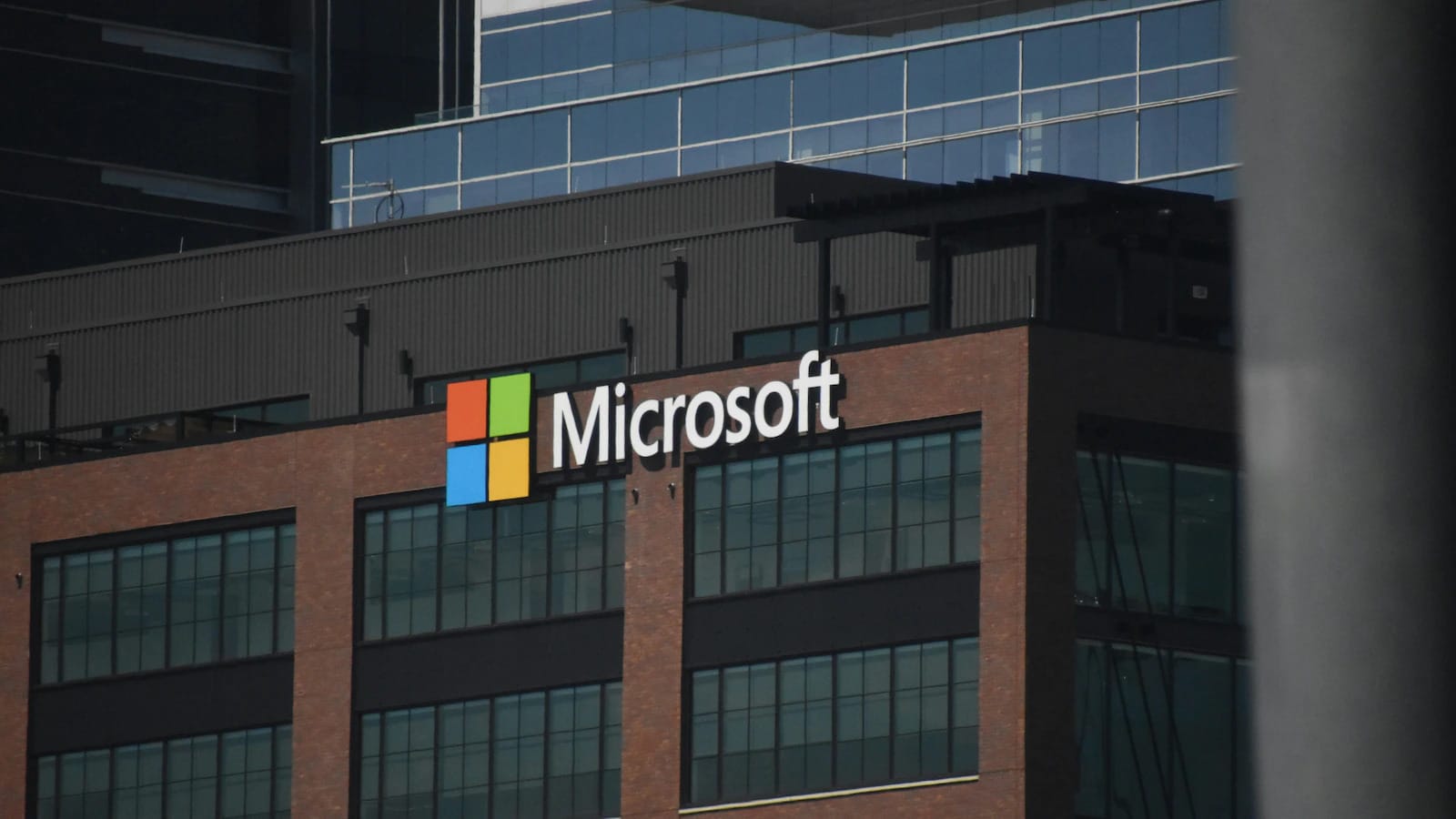 Microsoft Employee Says Almost Everyone He Knows Got VEO Email