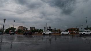 दिल्ली-NCR में मौसम ने ली करवट, तेज हवाओं के बीच बारिश के आसार; अब ठंड भी जल्द देगी दस्तक