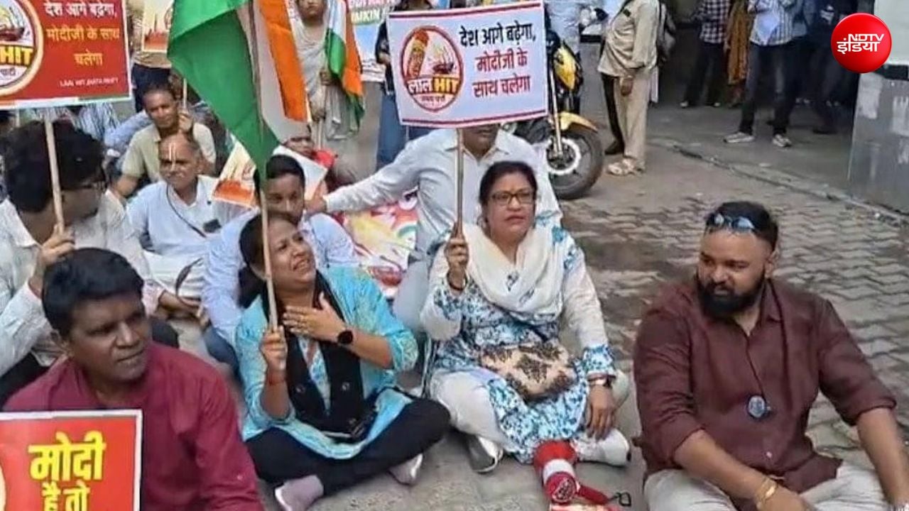 CJP के प्रदर्शन से पहले सड़कों पर उतरी 'लाल हिट जनता पार्टी', किस बात पर किया विरोध प्रदर्शन