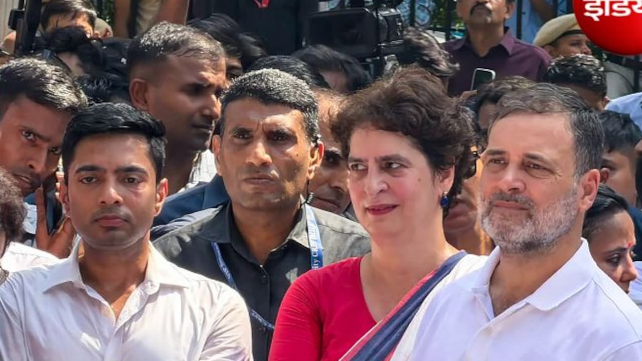 INDIA Alliance LIVE: आकाशवाणी भवन के अंदर धरने पर बैठे राहुल गांधी, बोले-हम ज्ञानेश कुमार से मिलना चाहते हैं, हमें क्यों रोका जा रहा