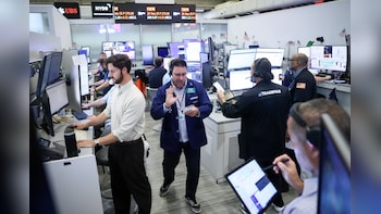 Wall Street Highlights: S&P 500, Nasdaq Closes Flat As Bank Earnings Kick Off, Chipmakers Slide