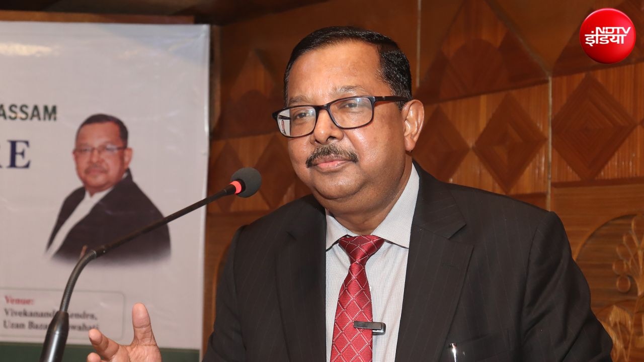 'वोट के अधिकार से वंचित करना अपने आप में मनमाना है', SIR विवाद के बीच जस्टिस भुइयां की टिप्पणी