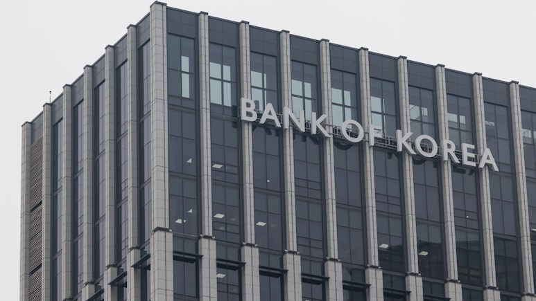 South Korea Growth Tops Forecast As Chip Boom Masks Weak Demand