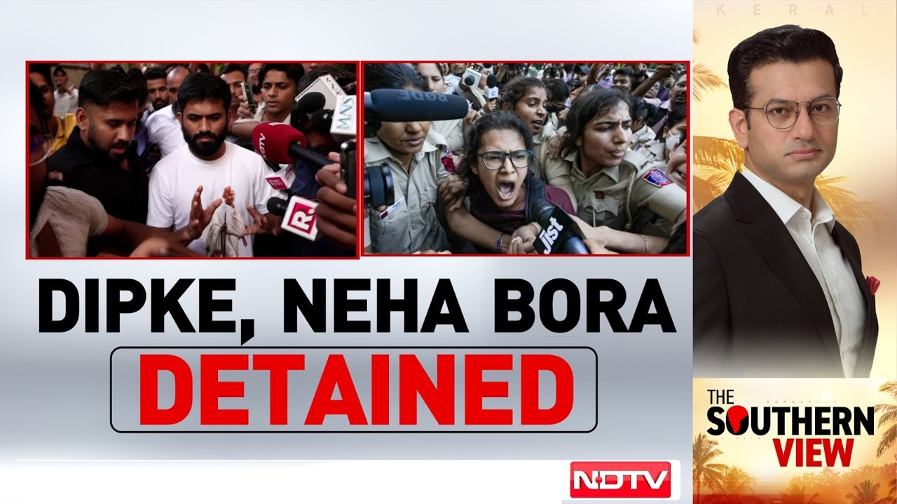 Delhi Police Detain Protesters At Connaught Place Amid CJP Tiranga March