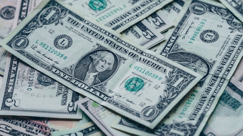 'AI Dollar Is Here': Deutsche Bank Flags Risks To US Currency Amid AI-driven Equity Selloff