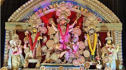 मां दुर्गा की भक्ति में रंगा लंदन, सजा भव्य दरबार, जानें पूजा से लेकर भोग तक के खास इंतजाम