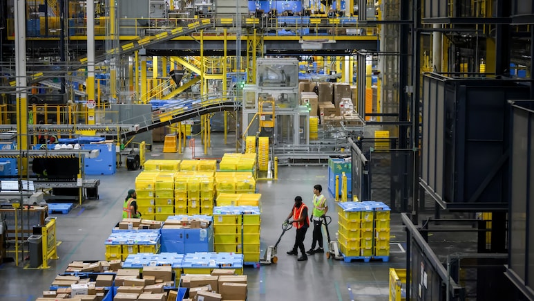 Amazon To Hire Over 300,000 In Holiday Season, Up 20% From 2025