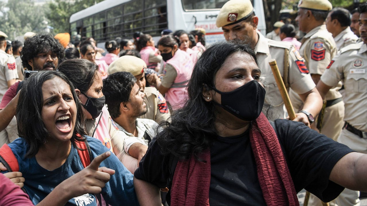 NDTV Ground Report: Protesters Detained, Key Delhi Routes Barricaded Amid Crackdown