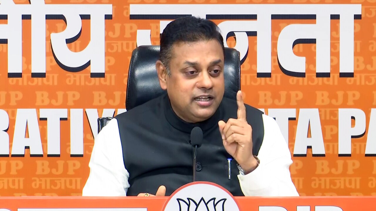 'सरदार पटेल के वोट चोरी करके नेहरू बने थे PM', विपक्ष की मॉक पार्लियामेंट के बीच बोली BJP