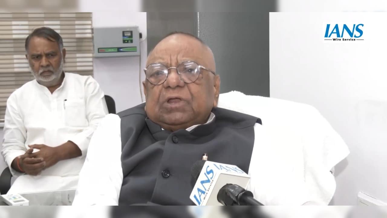 सुन रहे हैं तेजस्वी यादव ! आपके प्रदेश अध्यक्ष बोले- बैलेट पेपर से निष्पक्ष चुनाव मुमकिन नहीं