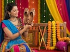 Navratri Footwear: हील्स को कहें बाय और डांडिया नाइट पर खुलकर करें डांस, खरीदें ये कंफर्टेबल और एथनिक Flats