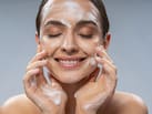Face Wash करने का सही तरीका क्या है? स्किन एक्सपर्ट ने बताया कितना फेस वॉश लें और एक दिन में कितनी बार मुंह धोना चाहिए 
