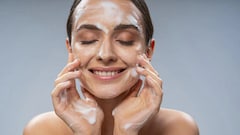 Face Wash करने का सही तरीका क्या है? स्किन एक्सपर्ट ने बताया कितना फेस वॉश लें और एक दिन में कितनी बार मुंह धोना चाहिए