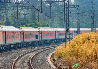 दिवाली पर ट्रेन टिकट कैसे करें बुक, अपने रूट्स पर चेक करें स्पेशल ट्रेन