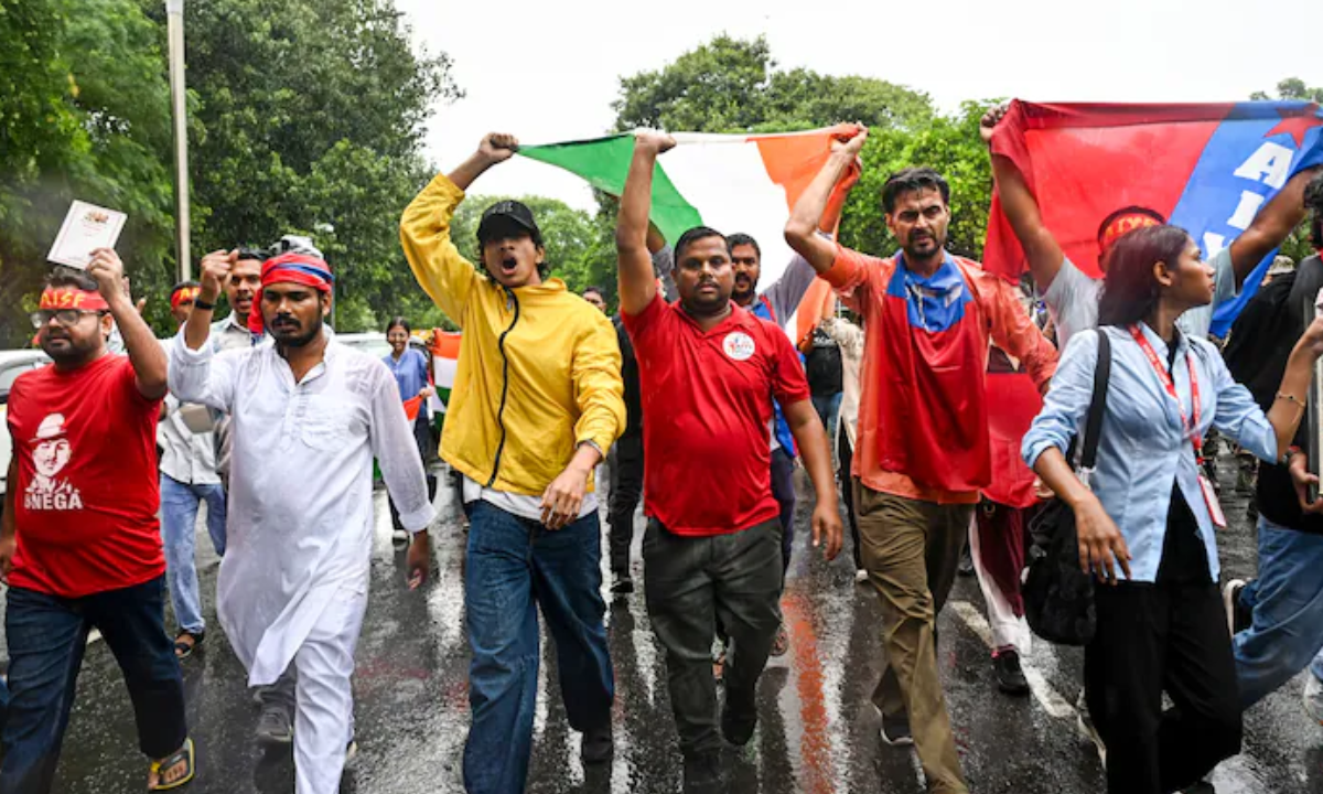 '11 लोगों को मंजूरी, बाकी दूर रहें...', कनॉट प्लेस में CJP के 'तिरंगा मार्च' पर दिल्ली पुलिस की एडवायजरी