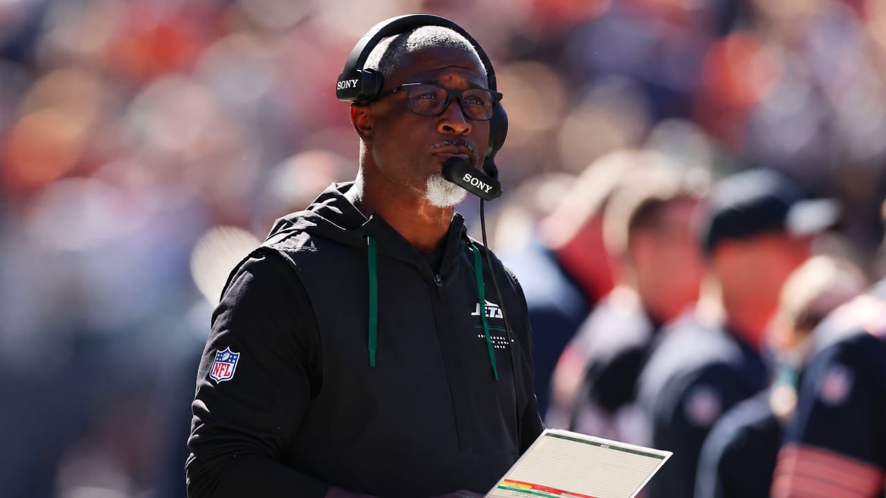 Aaron Glenn Faces Familiar New York Jets Problem As Two-Minute Failures Prove Costly vs New England Patriots
