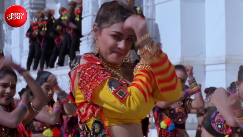 इन 6 गानों ने ममता कुलकर्णी को बनाया 90s की सुपरस्टार, रोमांस, डांस और जुदाई के हर रंग में बिखेरा जादू, आज भी Gen-Z की प्लेलिस्ट में हैं शामिल