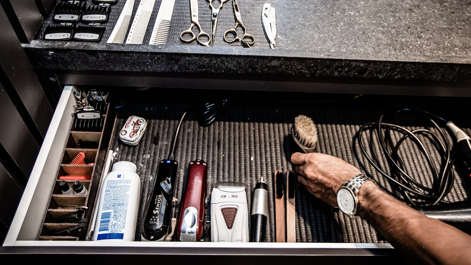 Mumbai Barber Earns Nearly Rs 1 Lakh Monthly, Prefers Gig Work Over Government Job